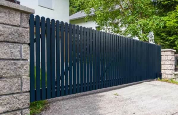 Alu Einfahrtstor elegant pflegearm