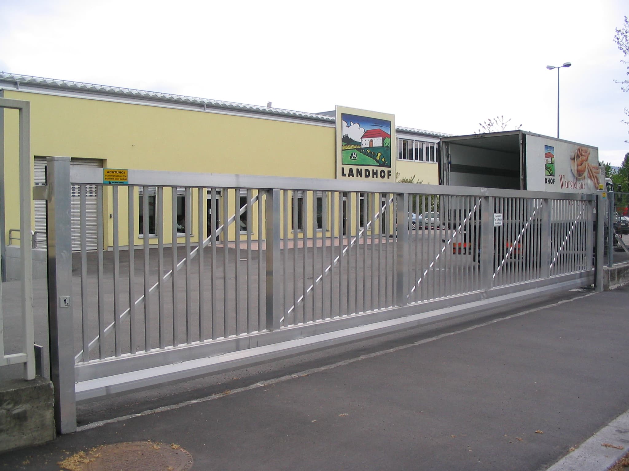 Freitragende Schiebetore für Industrie