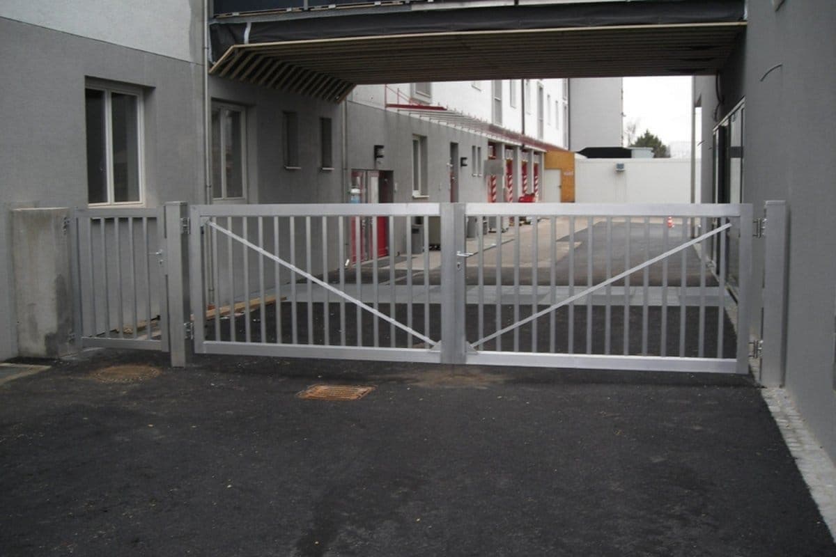 Wartungsarme Drehtore für Gewerbebetriebe in Österreich