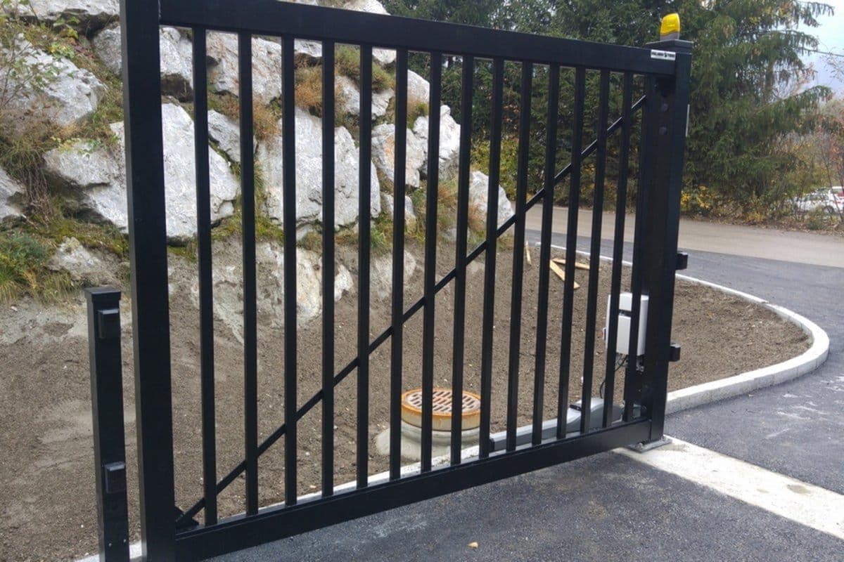 Industrie-Drehtore für Firmeneinfahrten in Österreich