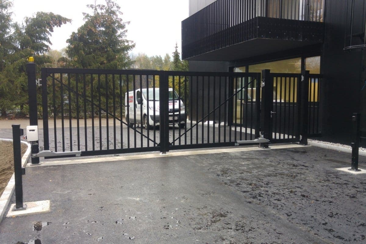 Industrie-Flügeltore in Österreich - Maßanfertigung für Betriebe