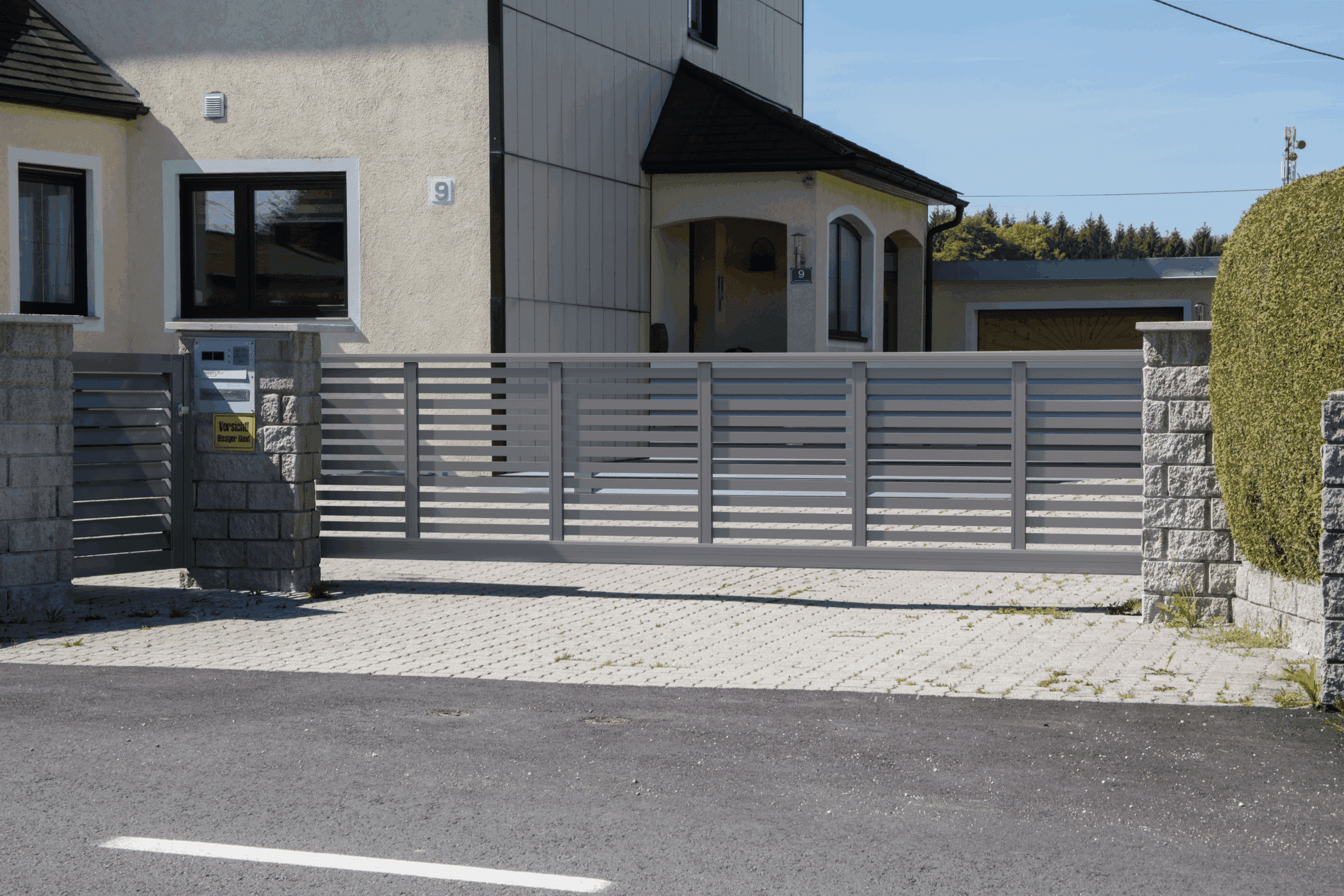 Normgerechte Schiebetore für Unternehmen in Oberösterreich