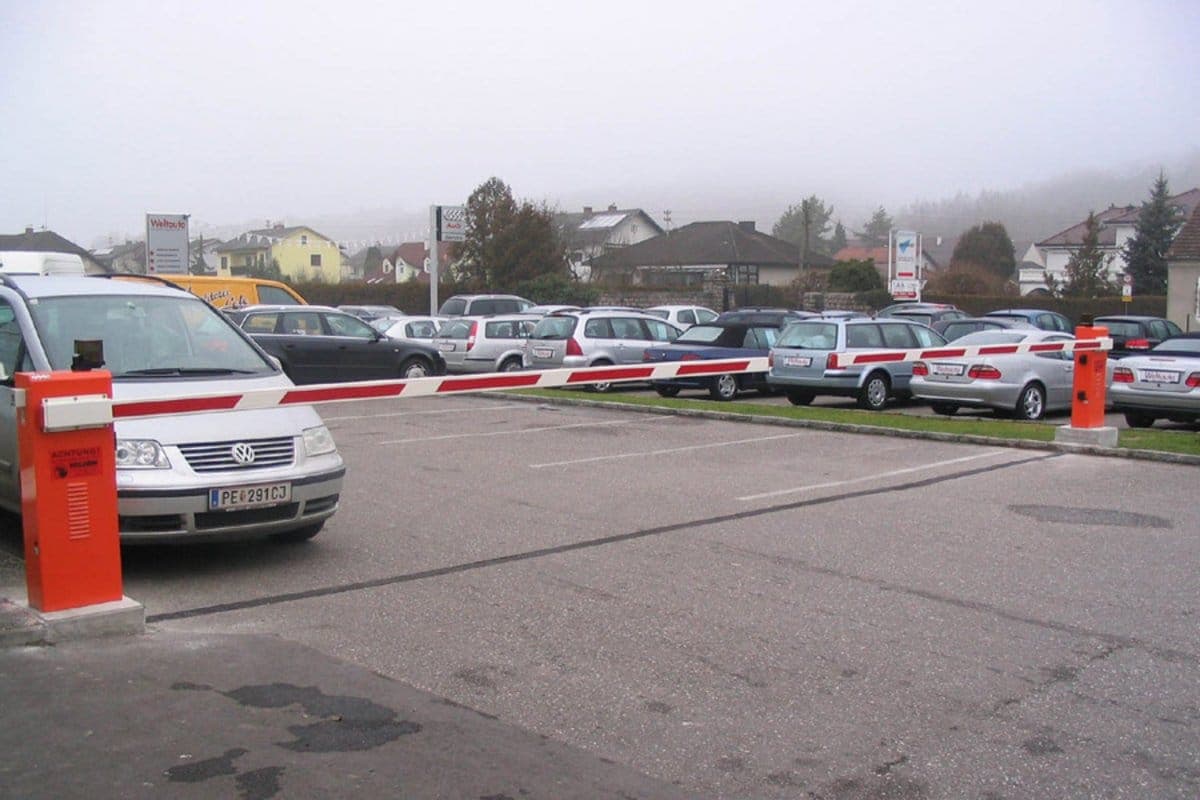 Automatische Schranken für Parkplätze in Österreich installieren