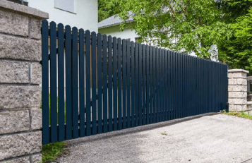 Alu Einfahrtstor elegant pflegearm