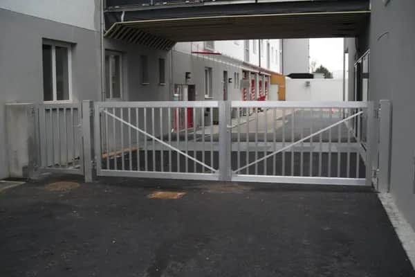 Wartungsarme Drehtore für Gewerbebetriebe in Österreich